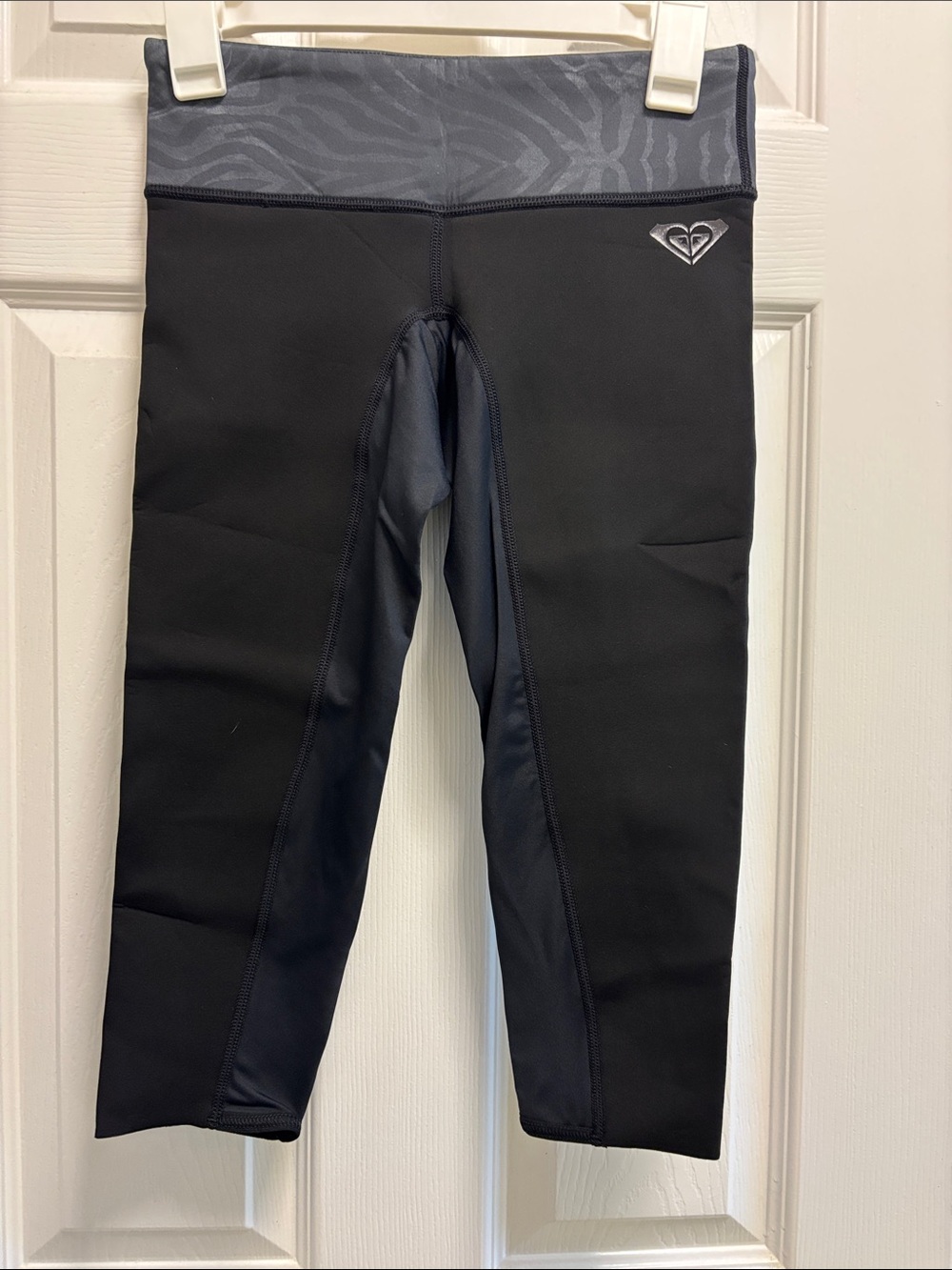 Roxy Black Capri Wetsuit Leggings with Grey Patterned Waistband - Never Used!!